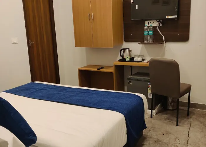 Yellow Sapphire Hotel Gachibowli